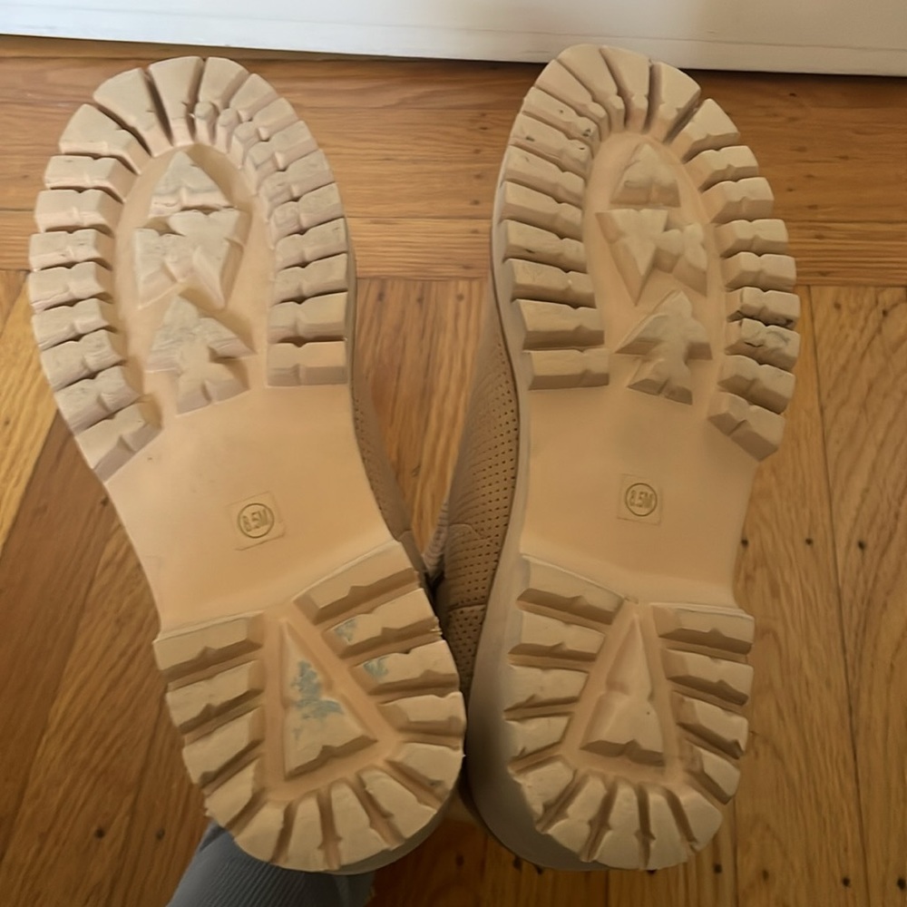 Cream boots - Picture 5 of 8